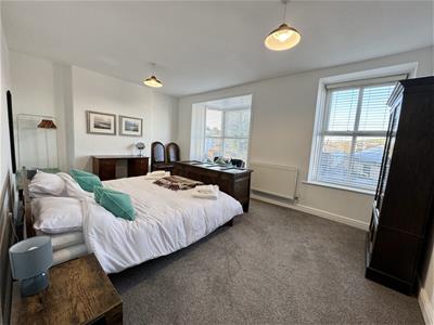 MASTER BEDROOM 2 (or secondary lounge)